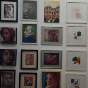 154 تابلوی کوچک در روز اول فروش رفت