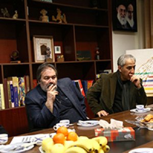 بازدید علی مرادخانی از دبیرخانه جشنواره تجسمی فجر