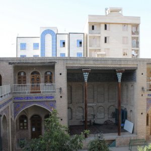 تخریب و گودبرداری در پای مناره مسجد قنبرعلی خان دوره قاجار