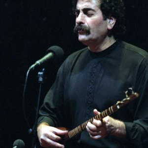 شهرام ناظری به تنهایی سه تار نوازی و شاهنامه خوانی کرد!