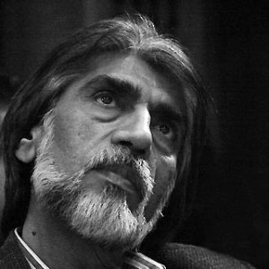 نصب تندیس «قیصر امین‌پور» در یکی از میدان های شهر